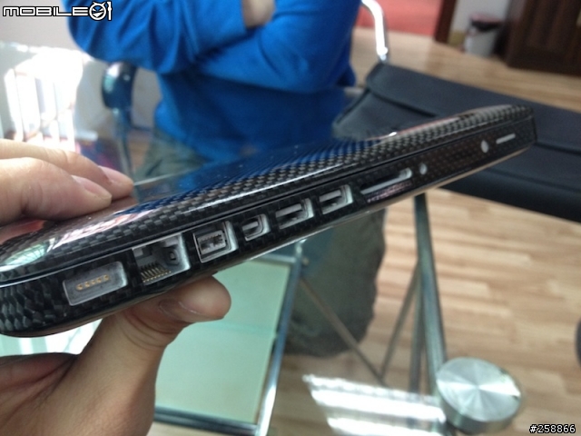 新款MacBook PRO...碳纖殼
