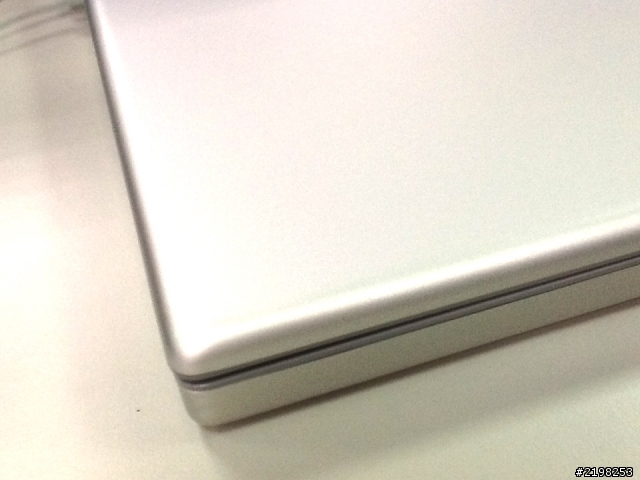 iPad2的外殼V.S.2006 年的Macbook Pro的外殼