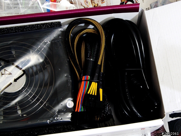 分享銀牌千瓦半模組電源供應器-CM Silent Pro M2 1000W