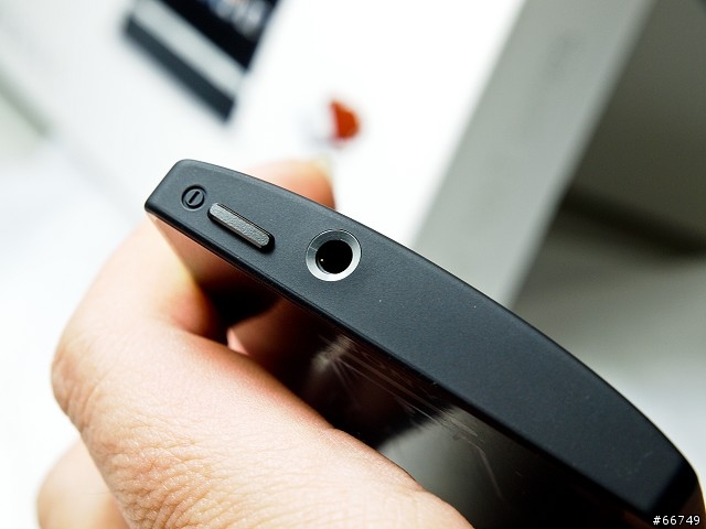 Xperia S 玩了一天終於可以抽空來簡單開箱一下