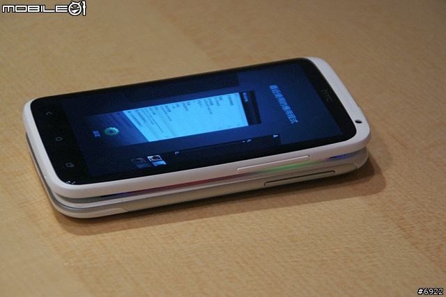 來自HTC One X記者會現場的幾張實機照 一般版單機價20900元