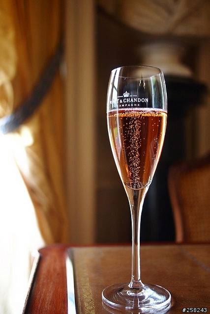 【西西分享】法國DAY5-香檳酒廠 (Moët & Chandon)、Outlet (La Vallée Village)