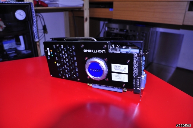 (#26追加32G開箱)MSI R7970 Lightning 開箱(好像沒有差680太多)
