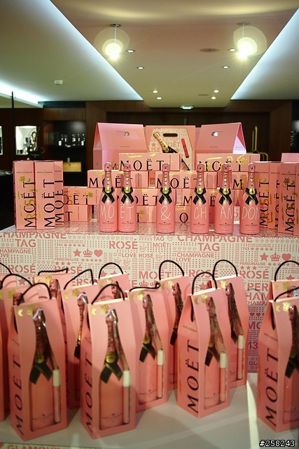 【西西分享】法國DAY5-香檳酒廠 (Moët & Chandon)、Outlet (La Vallée Village)