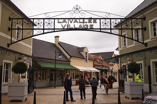 【西西分享】法國DAY5-香檳酒廠 (Moët & Chandon)、Outlet (La Vallée Village)