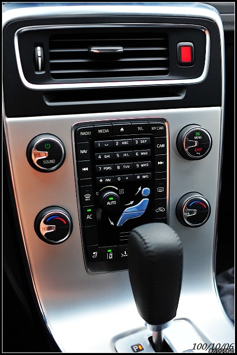 閃電銀 V60 T5 R-Design交車了