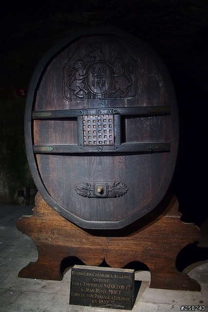 【西西分享】法國DAY5-香檳酒廠 (Moët & Chandon)、Outlet (La Vallée Village)