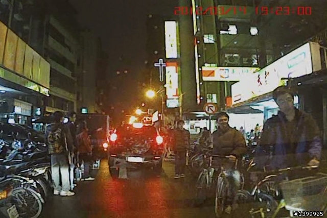 又被腳踏車刮了-可恨的台大學生亂停腳踏車跟愛鑽