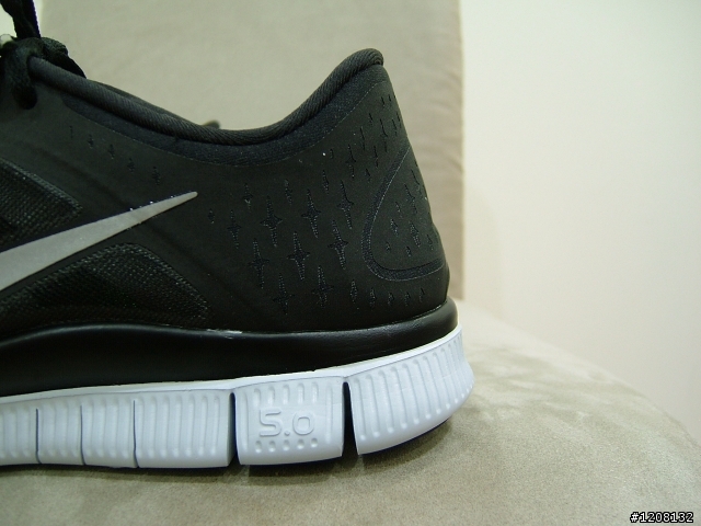 分享:全新赤足體驗 NIKE FREE RUN+ 3