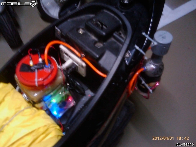 DIY車用環保氫氧燃料(HHO)省油器 !125cc機車安装完畢...測試中...需增購10A PWM!