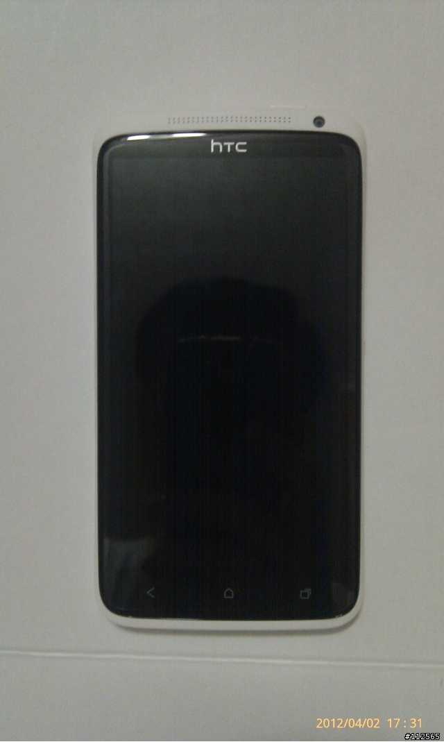 HTC One X (貝殼白) 開箱照 (補上耳機 Beats Solo)