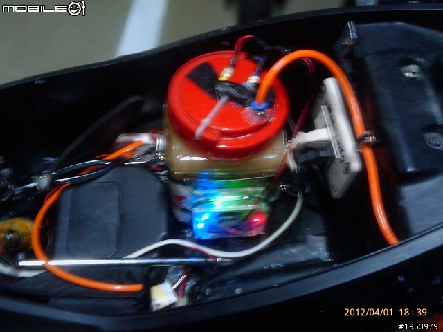 DIY車用環保氫氧燃料(HHO)省油器 !125cc機車安装完畢...測試中...需增購10A PWM!