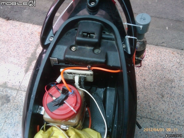 DIY車用環保氫氧燃料(HHO)省油器 !125cc機車安装完畢...測試中...需增購10A PWM!