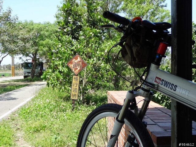 春末初夏 。風和日麗。嘉南平原。六腳東石。輕鬆鐵馬道