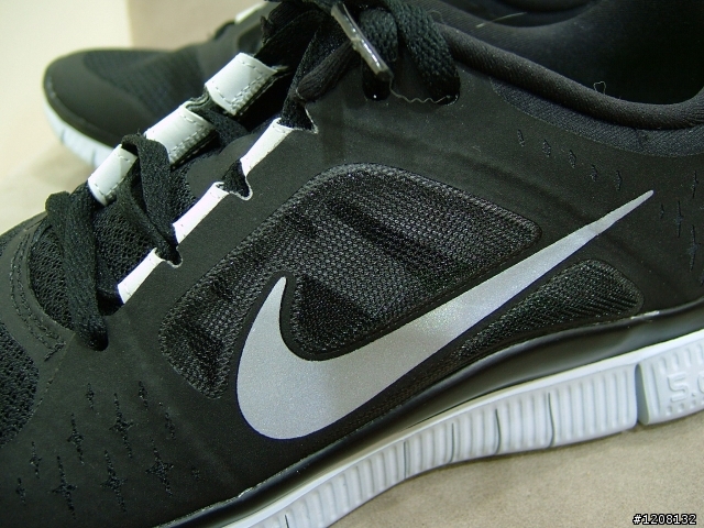 分享:全新赤足體驗 NIKE FREE RUN+ 3
