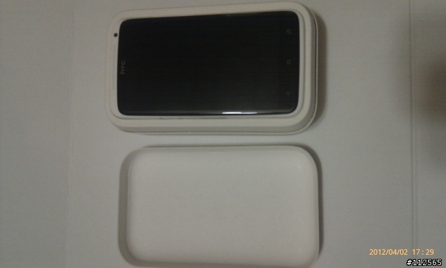 HTC One X (貝殼白) 開箱照 (補上耳機 Beats Solo)