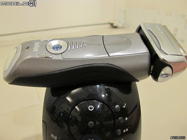 燦坤瘋館390cc氣到我之百靈牌Braun Shaver Series7 790cc-4開箱!