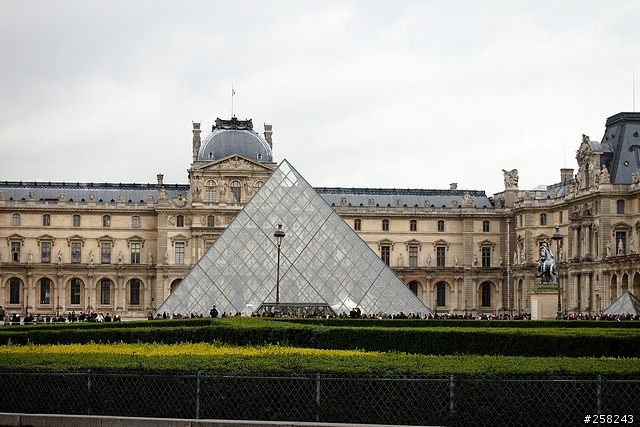 【西西分享】法國DAY6-巴黎Paris(艾菲爾鐵塔、羅浮宮、塞納河、協和廣場)