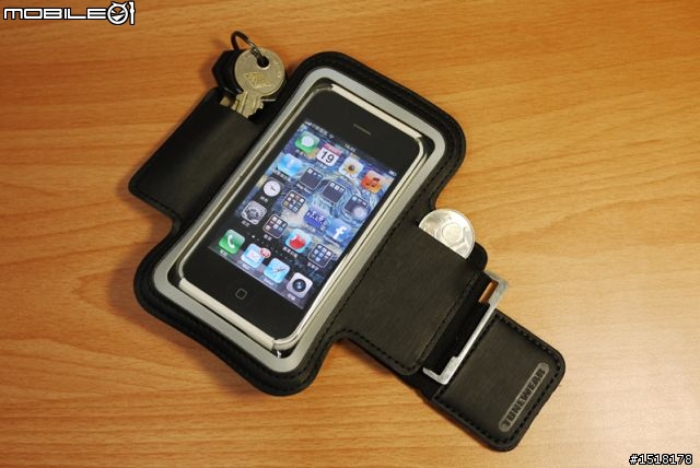 3GS 與Tunewear JOGJACKET 改版運動臂帶開箱合體, 同場加映hTC ONE X來合體