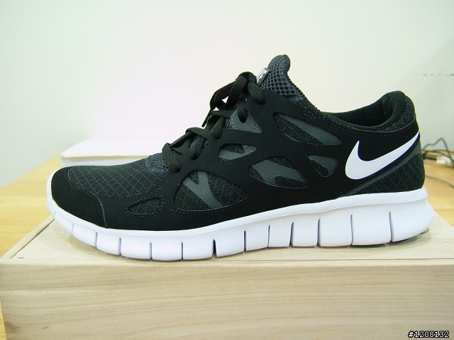 分享:全新赤足體驗 NIKE FREE RUN+ 3
