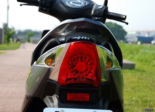 漲聲不斷響起中之C/P黑馬 - 三陽SYM GT125灰黑碟煞版入手分享