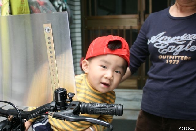 嘟嘟的......................防彈車