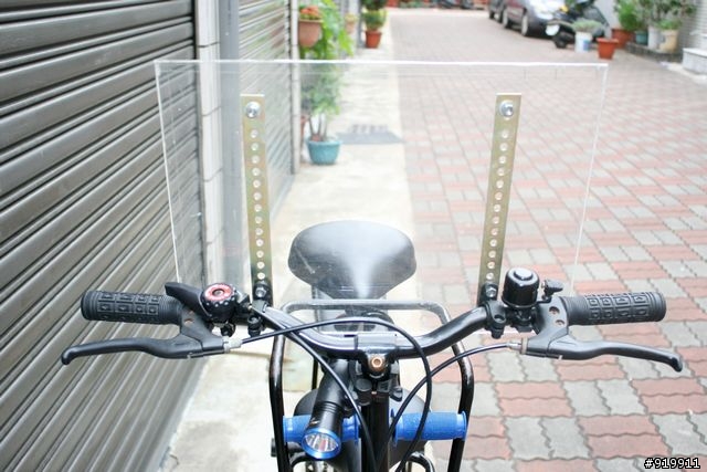 嘟嘟的......................防彈車