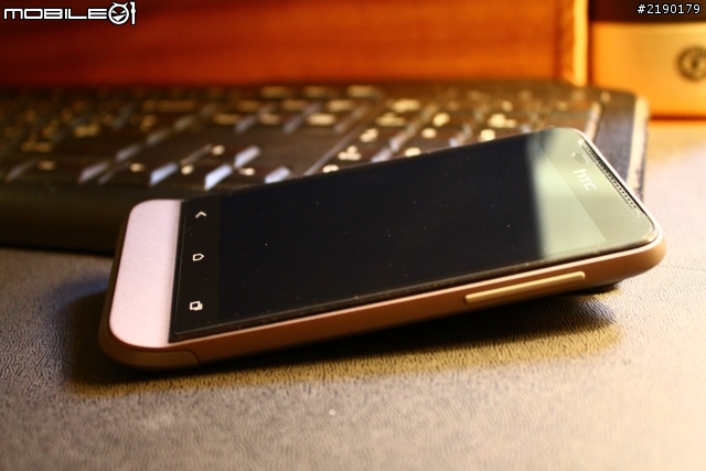 HTC 中階音樂、照相手機-ONE V