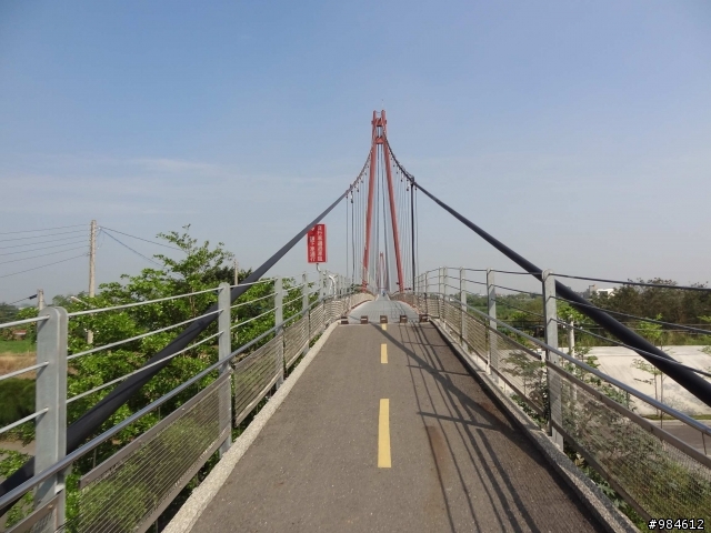 春末初夏 。風和日麗。嘉南平原。六腳東石。輕鬆鐵馬道