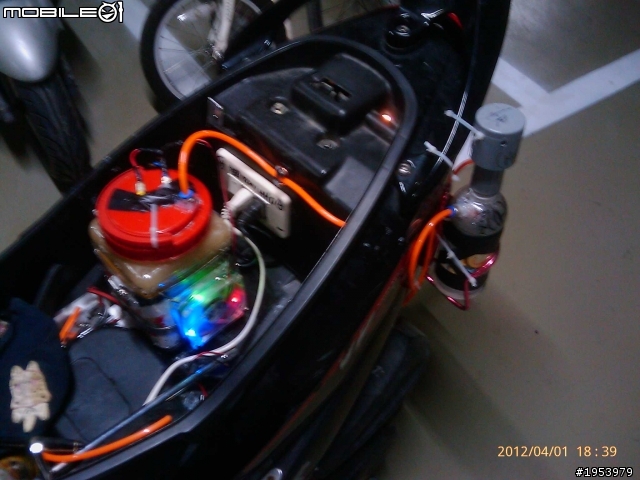 DIY車用環保氫氧燃料(HHO)省油器 !125cc機車安装完畢...測試中...需增購10A PWM!
