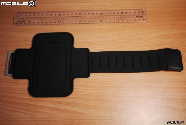 3GS 與Tunewear JOGJACKET 改版運動臂帶開箱合體, 同場加映hTC ONE X來合體