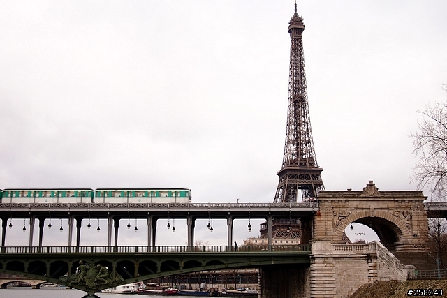 【西西分享】法國DAY6-巴黎Paris(艾菲爾鐵塔、羅浮宮、塞納河、協和廣場)