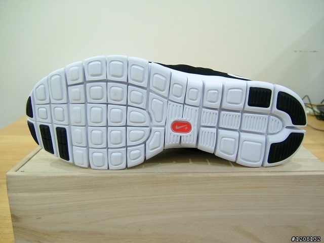 分享:全新赤足體驗 NIKE FREE RUN+ 3