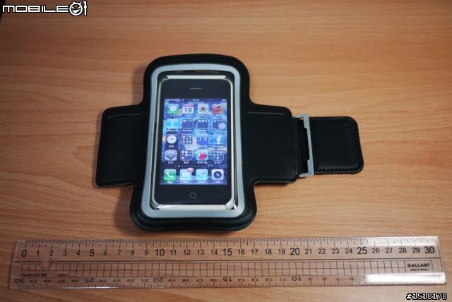 3GS 與Tunewear JOGJACKET 改版運動臂帶開箱合體, 同場加映hTC ONE X來合體