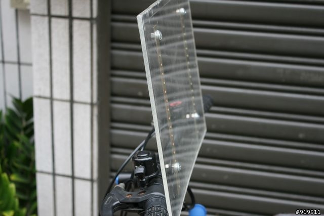 嘟嘟的......................防彈車