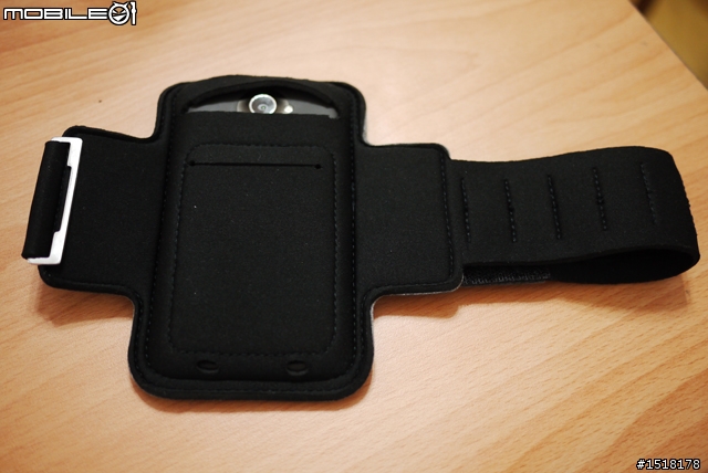 3GS 與Tunewear JOGJACKET 改版運動臂帶開箱合體, 同場加映hTC ONE X來合體