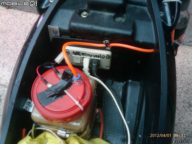 DIY車用環保氫氧燃料(HHO)省油器 !125cc機車安装完畢...測試中...需增購10A PWM!