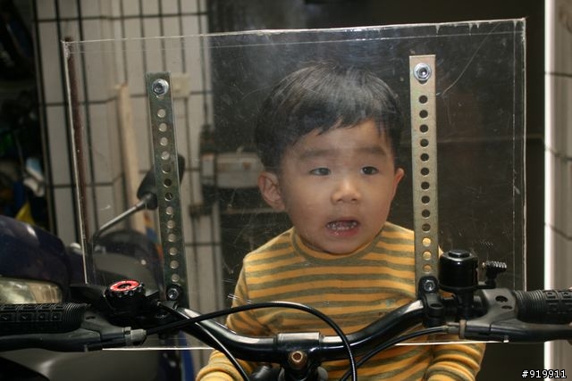 嘟嘟的......................防彈車