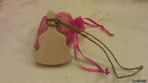 偶像劇的~~我可能不會愛你~~烏克麗麗,紅檜小吊飾~~~4/23更新白木製品