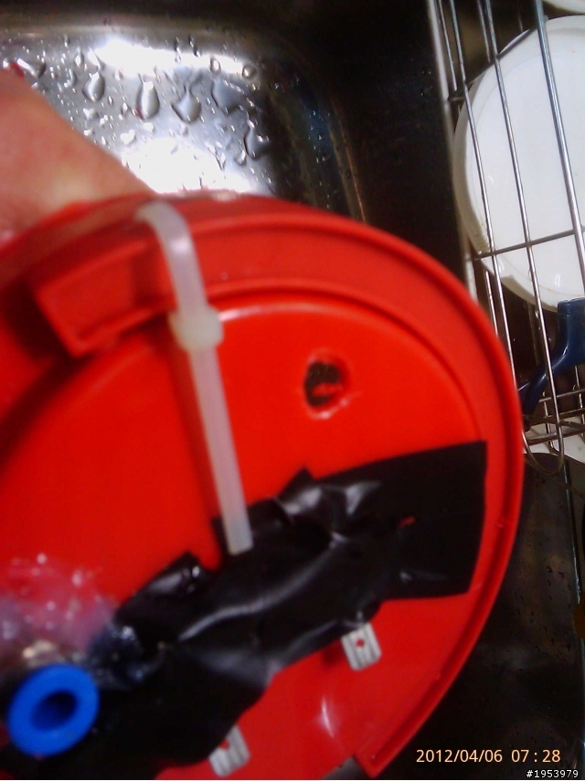 DIY車用環保氫氧燃料(HHO)省油器 !125cc機車安装完畢...測試中...需增購10A PWM!