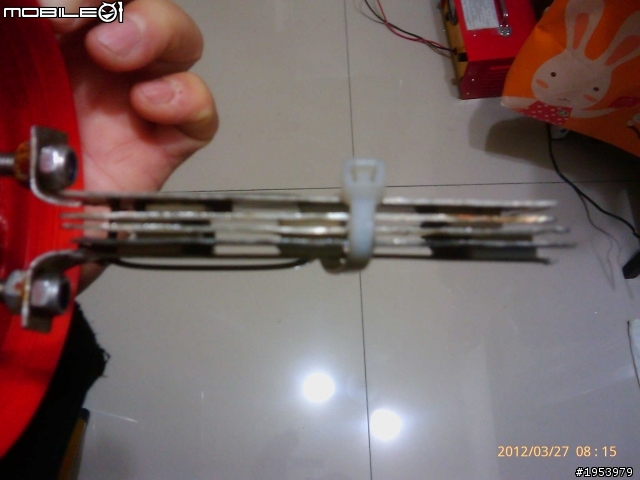 DIY車用環保氫氧燃料(HHO)省油器 !125cc機車安装完畢...測試中...需增購10A PWM!