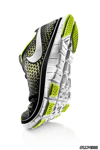 【宛如赤足 馳騁自如】NIKE FREE RUN+ 3跑鞋測試,體驗赤足靈活感!