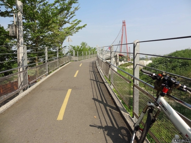 春末初夏 。風和日麗。嘉南平原。六腳東石。輕鬆鐵馬道
