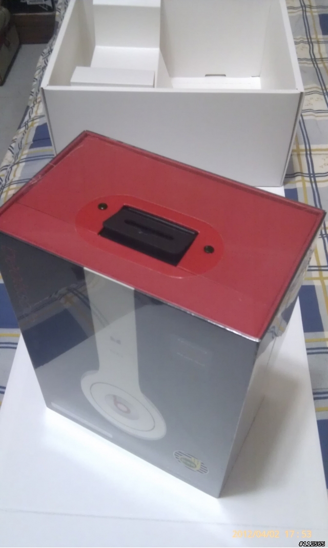 HTC One X (貝殼白) 開箱照 (補上耳機 Beats Solo)