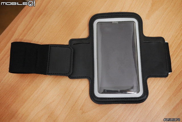 3GS 與Tunewear JOGJACKET 改版運動臂帶開箱合體, 同場加映hTC ONE X來合體