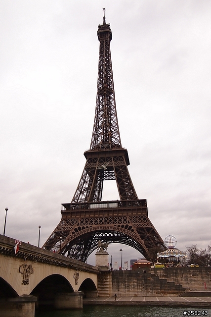 【西西分享】法國DAY6-巴黎Paris(艾菲爾鐵塔、羅浮宮、塞納河、協和廣場)
