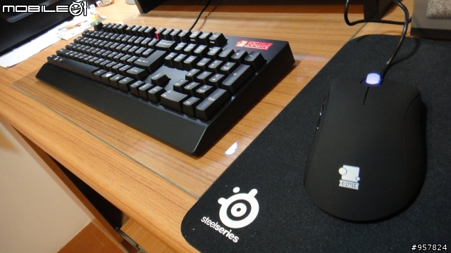 ZOWIE CELERITAS、EC1 EVO、STEELSERIES QcK mass 三開