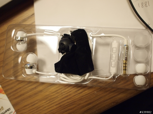 (開箱)INTOPIC JAZZ i51,完全支援APPLE線控規格的高CP值耳機,便宜好聲《外加耳機與HTC MOZART相容性測試》!