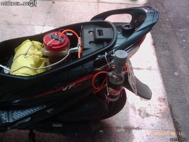 DIY車用環保氫氧燃料(HHO)省油器 !125cc機車安装完畢...測試中...需增購10A PWM!