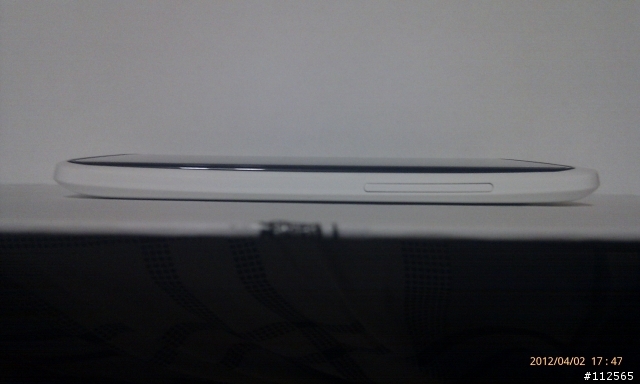 HTC One X (貝殼白) 開箱照 (補上耳機 Beats Solo)